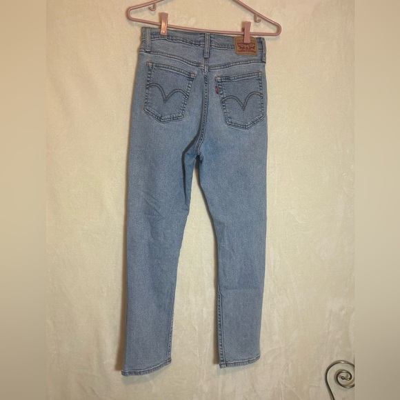 Levi’s Ripped Wedgie Straight Jeans - Picture 4 of 5